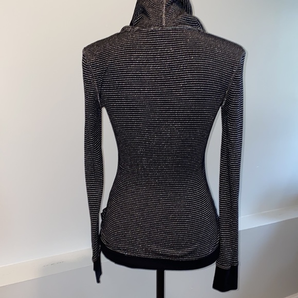 🍾CLOSET CLEAN OUT ACCEPTING ALL REASONABLE OFFERS🍾 - Picture 10 of 13